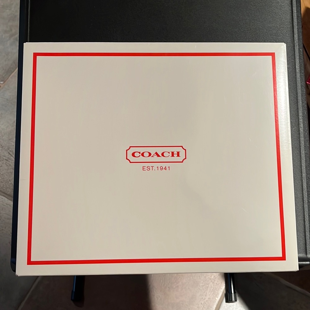 COACH Medium Sz Gift Box handbag  pocketbook or several items Birthday Holiday